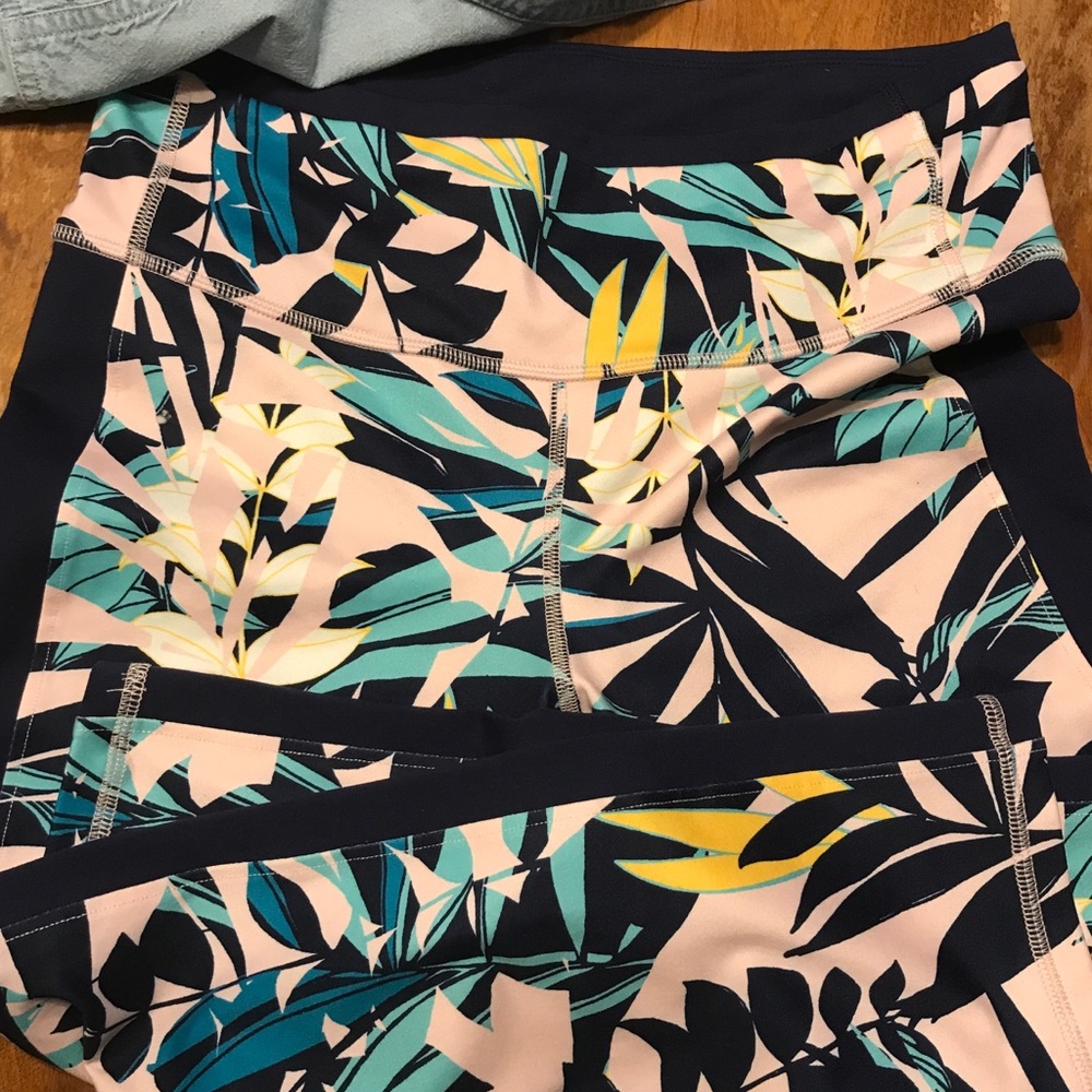 Old Navy Elevate compression crops